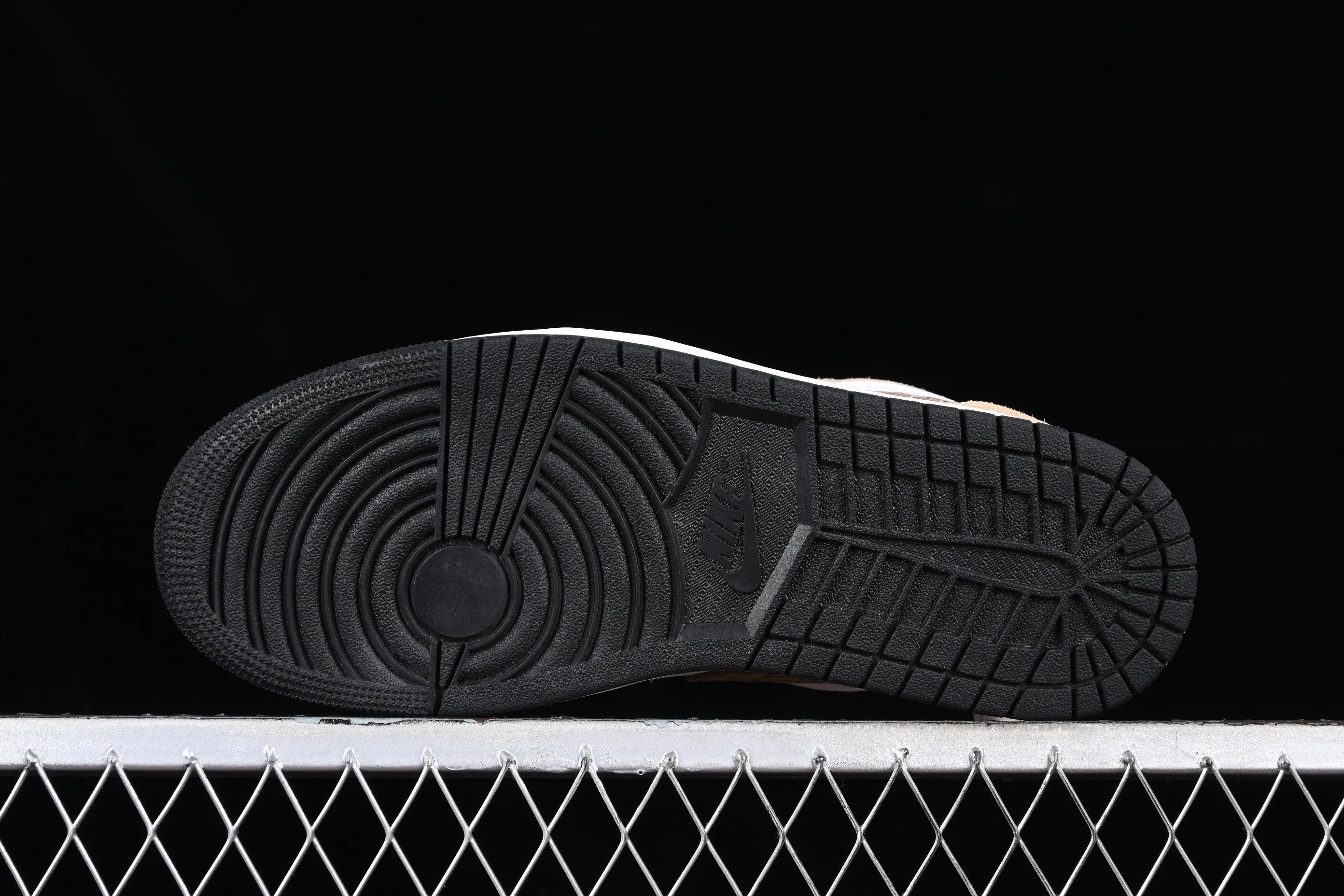 All categories Air Jordan Jordan series basketball shoes Air Jordan 1 Low G version pure original Air Jordan 1 Low AJ1 Joe 1 white and yellow burst pattern low-top cultural casual sneakers DZ4130-201